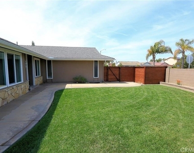 9972 Spinnaker Drive - Photo Thumbnail 2