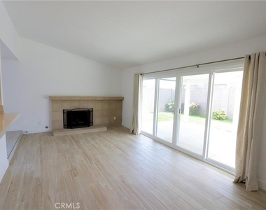 9972 Spinnaker Drive - Photo Thumbnail 5