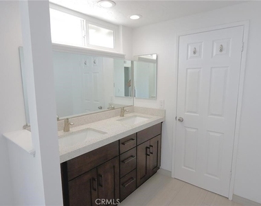 9972 Spinnaker Drive - Photo Thumbnail 8