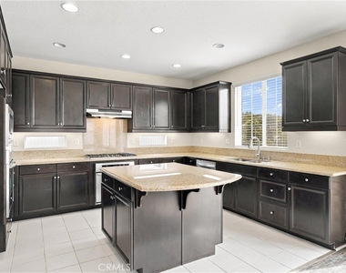212 Summit Vista - Photo Thumbnail 13