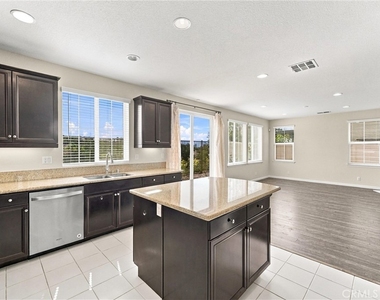 212 Summit Vista - Photo Thumbnail 12