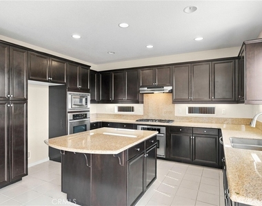 212 Summit Vista - Photo Thumbnail 9