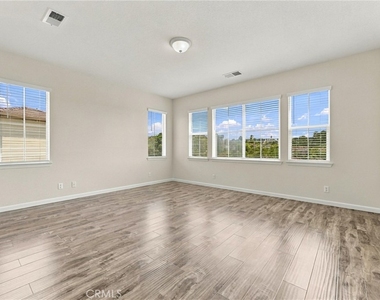 212 Summit Vista - Photo Thumbnail 25