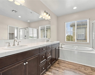 212 Summit Vista - Photo Thumbnail 27