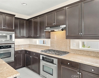212 Summit Vista - Photo Thumbnail 10