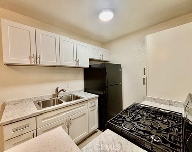 1810 W Sallie - Photo Thumbnail 11