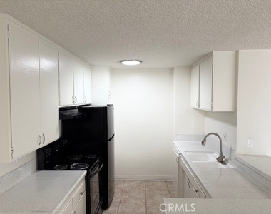 685 E Vista Chino - Photo Thumbnail 12