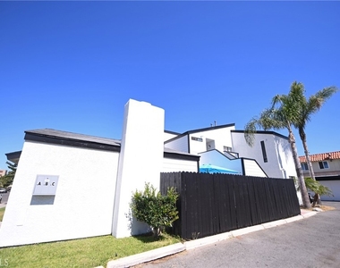 2264 Pamela Lane - Photo Thumbnail 23