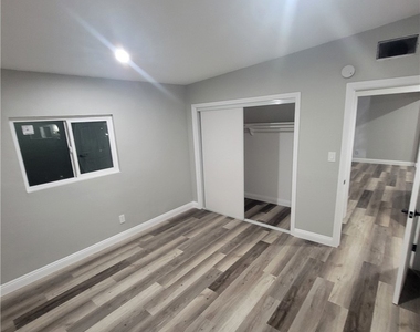2219 Kern St - Photo Thumbnail 5