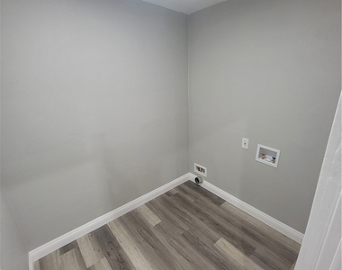 2219 Kern St - Photo Thumbnail 3