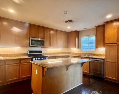 334 N Placer Privado - Photo Thumbnail 4