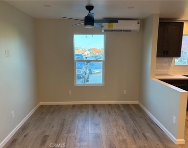 1148 N Elmwood Avenue - Photo Thumbnail 4