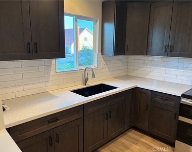 1148 N Elmwood Avenue - Photo Thumbnail 2