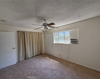 4910 E 4th Street - Photo Thumbnail 9