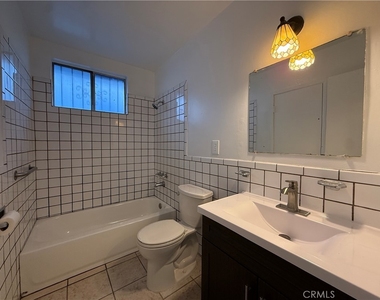 4910 E 4th Street - Photo Thumbnail 10
