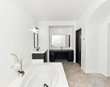 4433 Owens - Photo Thumbnail 36