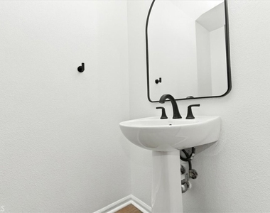 4433 Owens - Photo Thumbnail 24