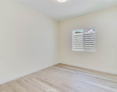 10405 N Ruffner Avenue - Photo Thumbnail 5