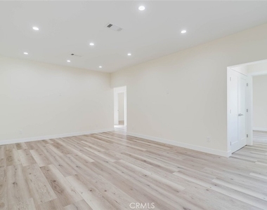 10405 N Ruffner Avenue - Photo Thumbnail 18
