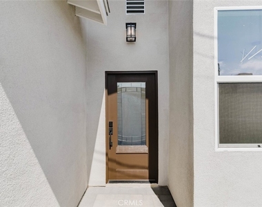 10405 N Ruffner Avenue - Photo Thumbnail 2
