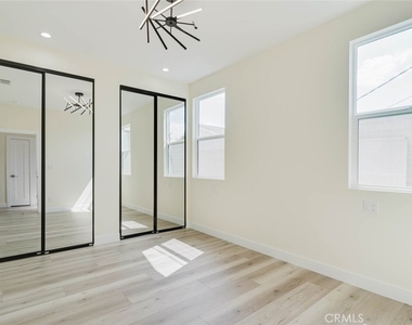 10405 N Ruffner Avenue - Photo Thumbnail 3