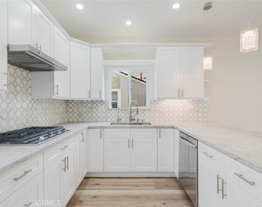 10405 N Ruffner Avenue - Photo Thumbnail 12