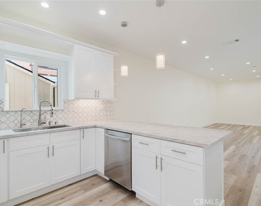 10405 N Ruffner Avenue - Photo Thumbnail 11