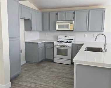 2874 W Calle Vista - Photo Thumbnail 5