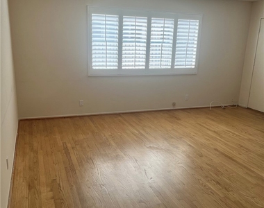4381 Ventura Canyon - Photo Thumbnail 5