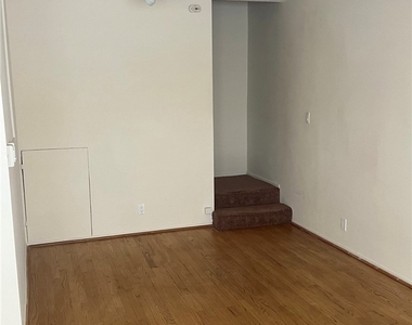 4381 Ventura Canyon - Photo Thumbnail 6
