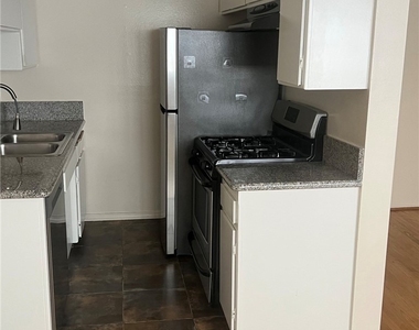 4381 Ventura Canyon - Photo Thumbnail 2