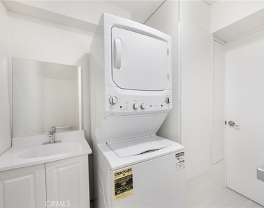 333 Riverdale Drive - Photo Thumbnail 7