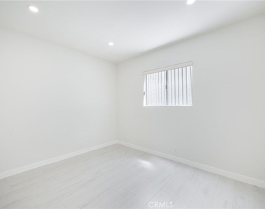 333 Riverdale Drive - Photo Thumbnail 11