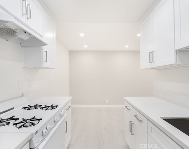 333 Riverdale Drive - Photo Thumbnail 6
