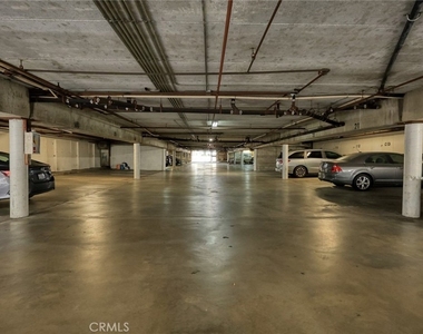 333 Riverdale Drive - Photo Thumbnail 3