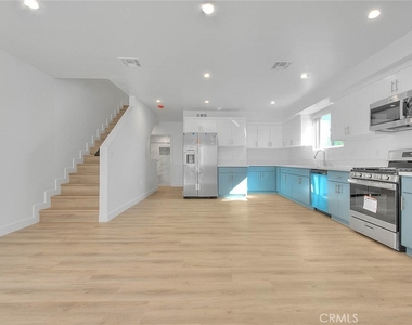 5852 Vineland - Photo Thumbnail 33