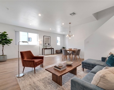 5852 Vineland - Photo Thumbnail 1