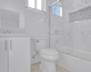 5852 Vineland - Photo Thumbnail 37