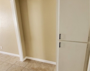 10037 Samoa Avenue - Photo Thumbnail 6