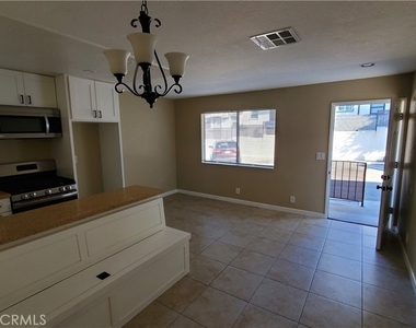 10037 Samoa Avenue - Photo Thumbnail 3