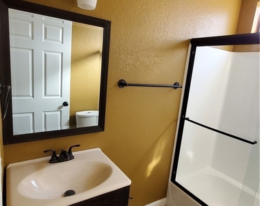 10037 Samoa Avenue - Photo Thumbnail 8