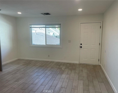 10037 Samoa Avenue - Photo Thumbnail 3