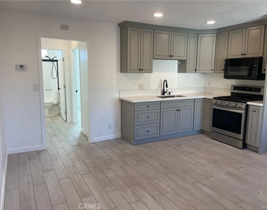 10037 Samoa Avenue - Photo Thumbnail 1