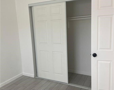 10037 Samoa Avenue - Photo Thumbnail 5