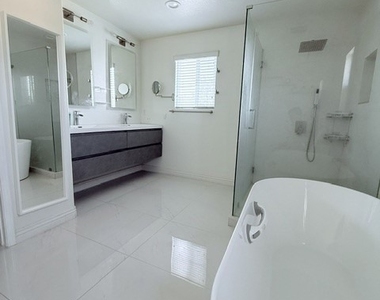 436 N Placer Privado - Photo Thumbnail 11