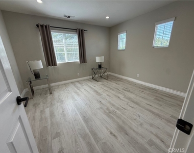 436 N Placer Privado - Photo Thumbnail 9