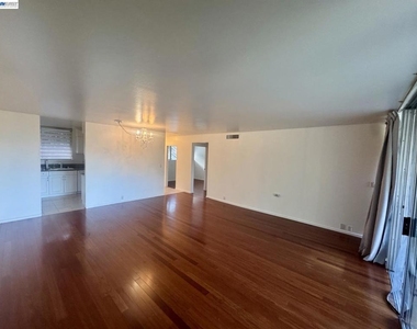 10 Andrew Dr - Photo Thumbnail 18