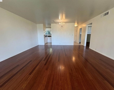 10 Andrew Dr - Photo Thumbnail 17