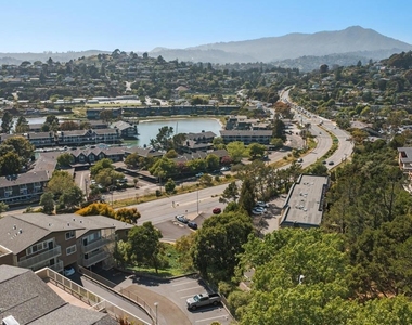 10 Andrew Dr - Photo Thumbnail 3