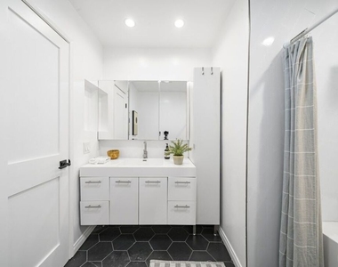 2700 E Cahuenga Boulevard - Photo Thumbnail 14